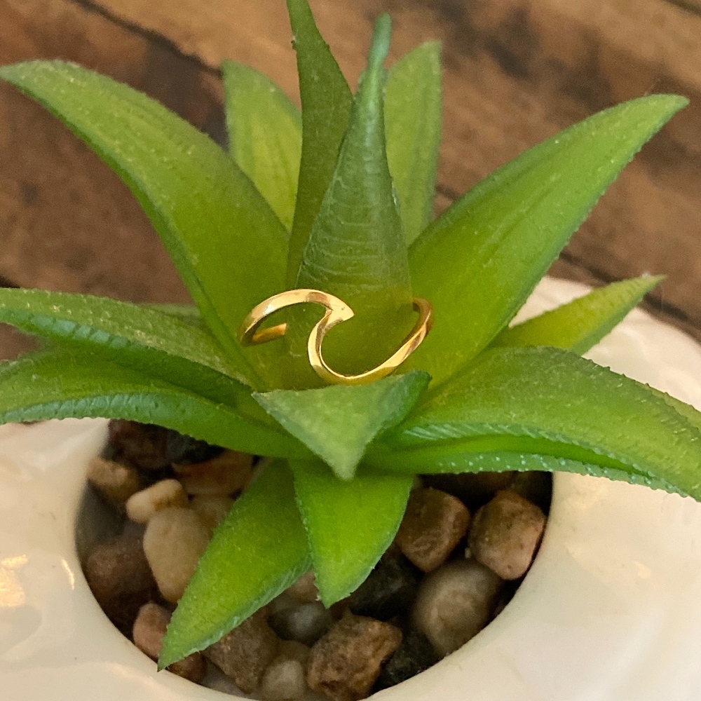 PURA VIDA WAVE RING | GOLD